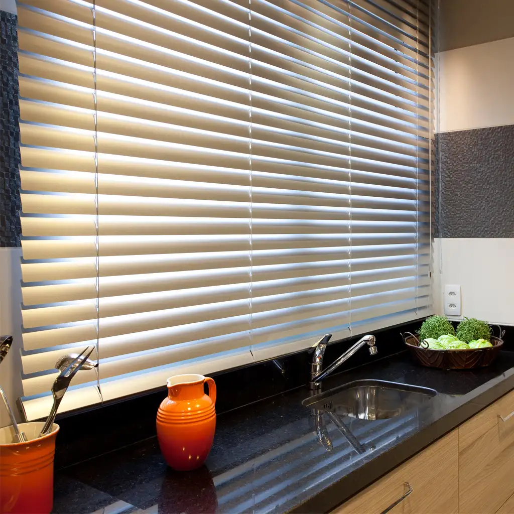 Persiana horizontal alumínio preta 50mm