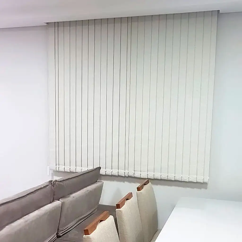 Persiana vertical branca blackout L 0,60 x 1,50 A